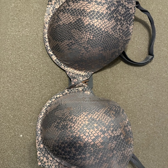 Victoria secret bra nwot - Picture 2 of 3
